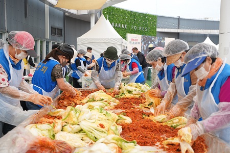 가락시장 사랑의 김장 나눔 현장 사진